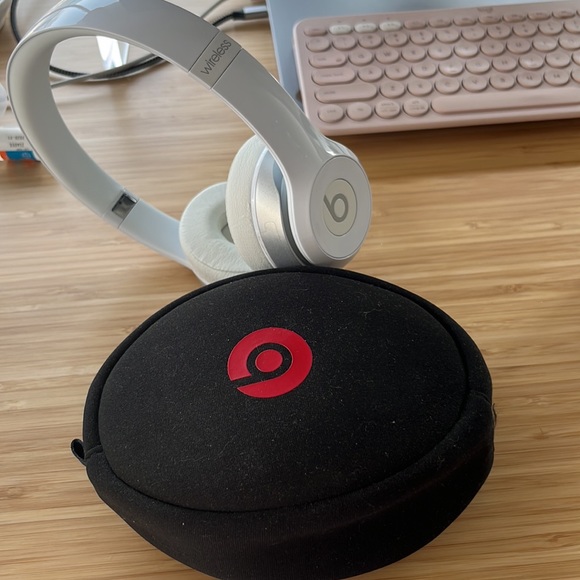 Beats Solo Wireless headphone (early model) - Picture 6 of 6